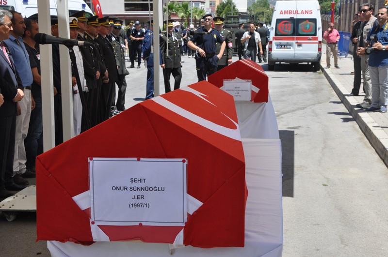 İzmir şehitlerini son yolculuğuna uğurladı