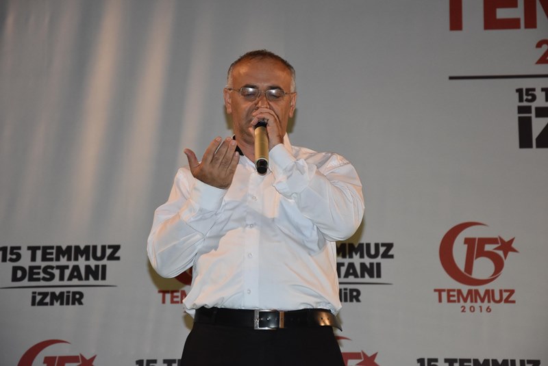 İzmirliler meydanı doldurdu