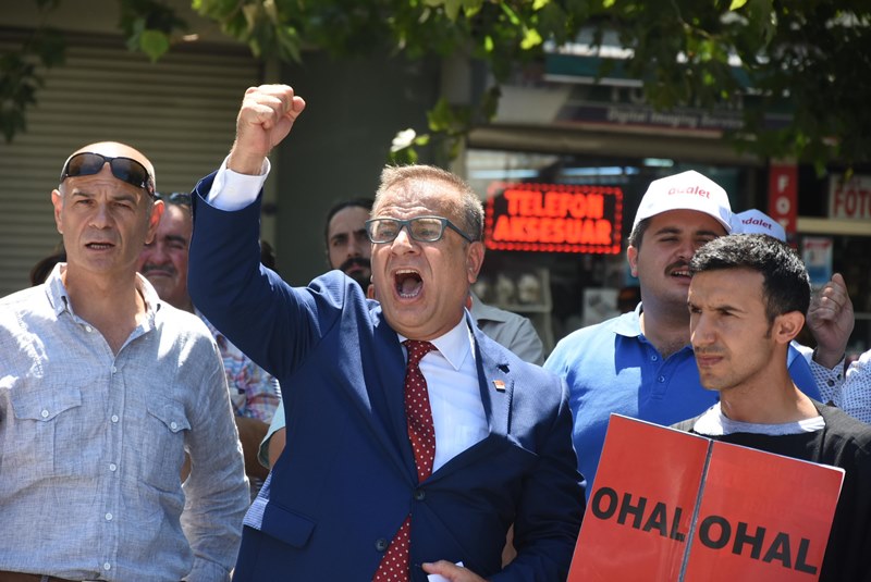 CHP Konak'tan OHAL ve KHK isyanı