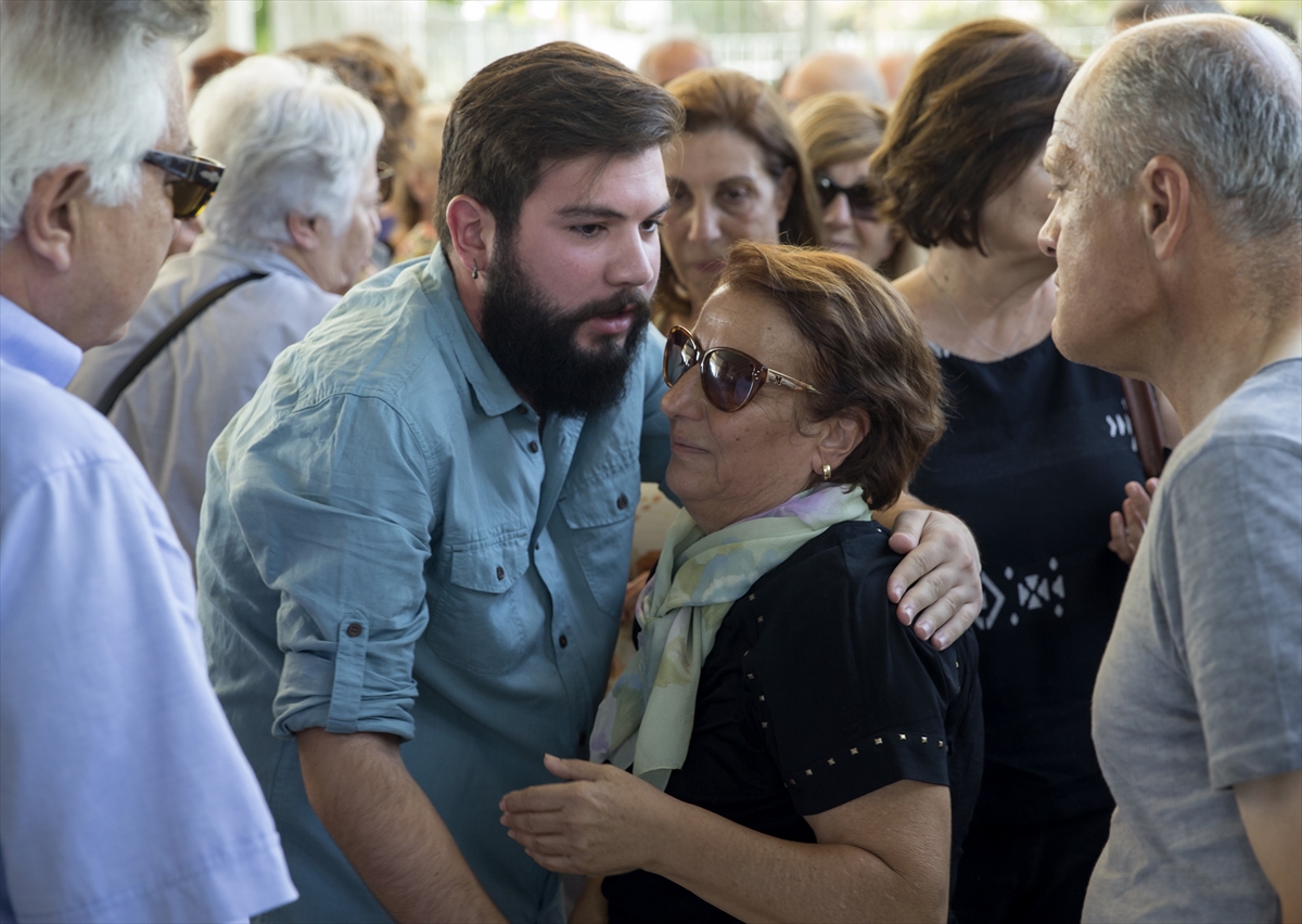 Depremde hayatını kaybeden Kurtoğlu toprağa verildi
