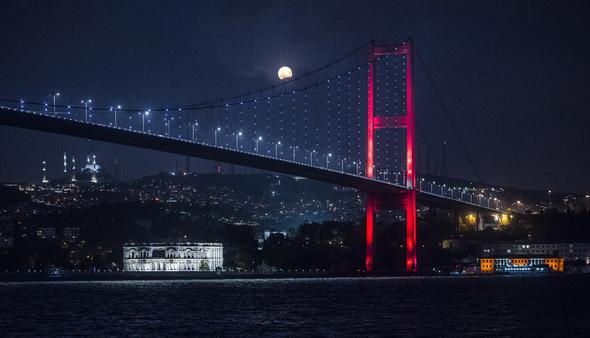 Kısmi Ay tutulması böyle görüntülendi...