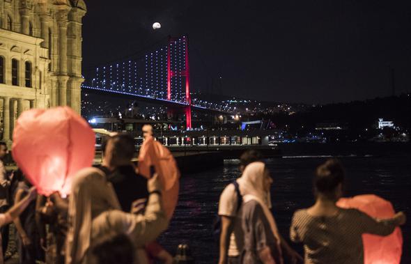 Kısmi Ay tutulması böyle görüntülendi...