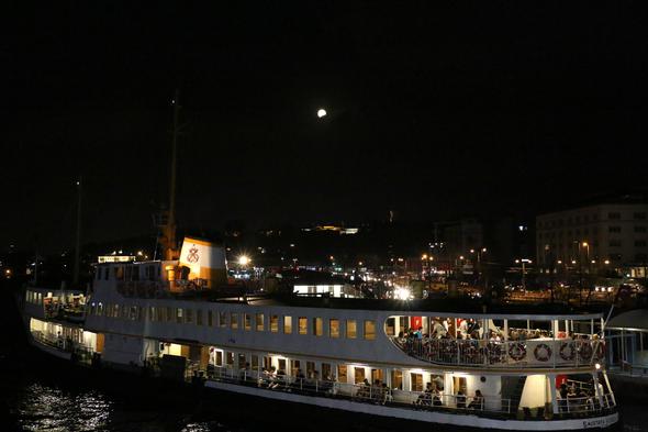 Kısmi Ay tutulması böyle görüntülendi...