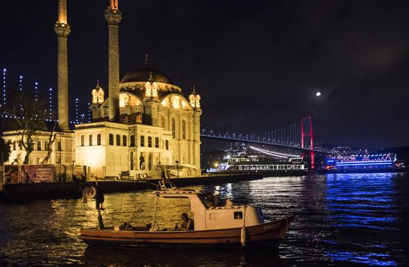 Kısmi Ay tutulması böyle görüntülendi...