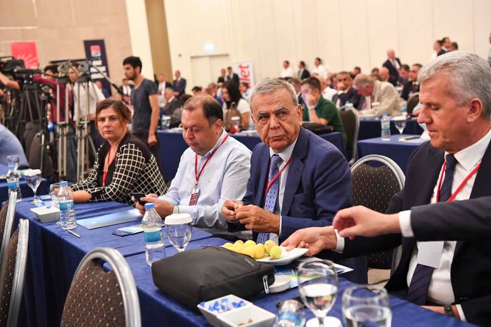 Kılıçdaroglu belediye başkanlarını topladı