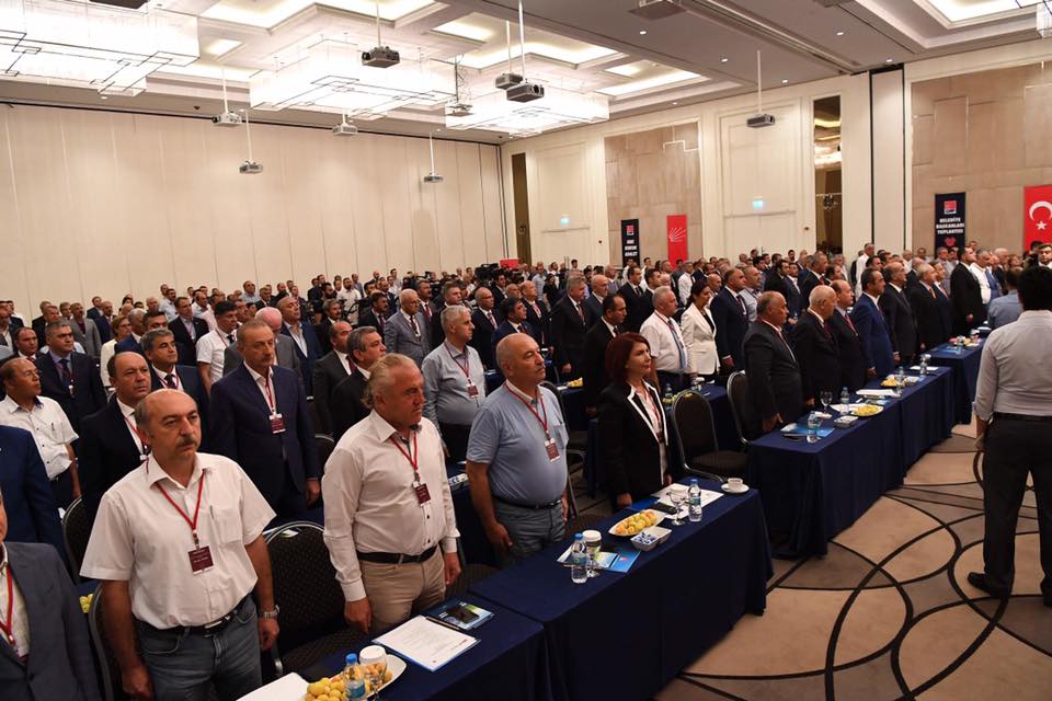 Kılıçdaroglu belediye başkanlarını topladı