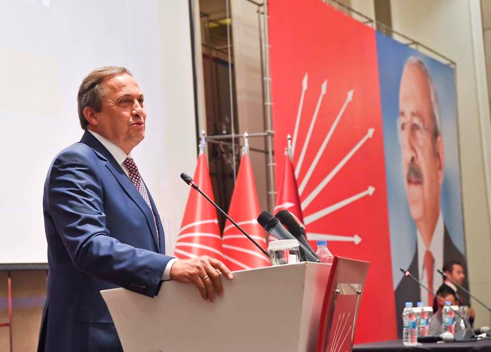 Kılıçdaroglu belediye başkanlarını topladı