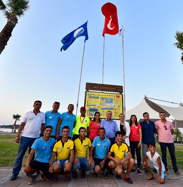 İzmir Körfezi'ne ilk Mavi Bayrak
