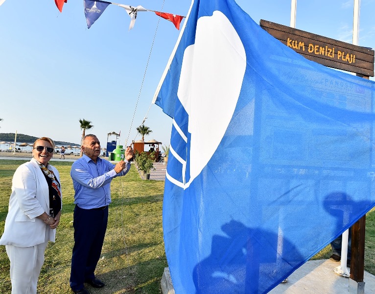 İzmir Körfezi'ne ilk Mavi Bayrak