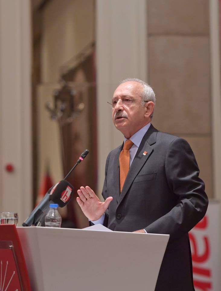 Kılıçdaroglu belediye başkanlarını topladı
