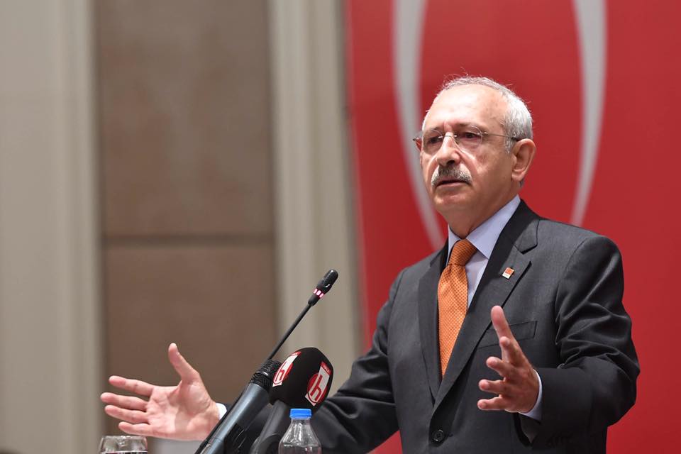Kılıçdaroglu belediye başkanlarını topladı