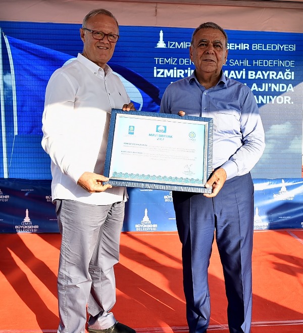İzmir Körfezi'ne ilk Mavi Bayrak
