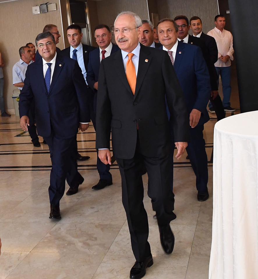 Kılıçdaroglu belediye başkanlarını topladı