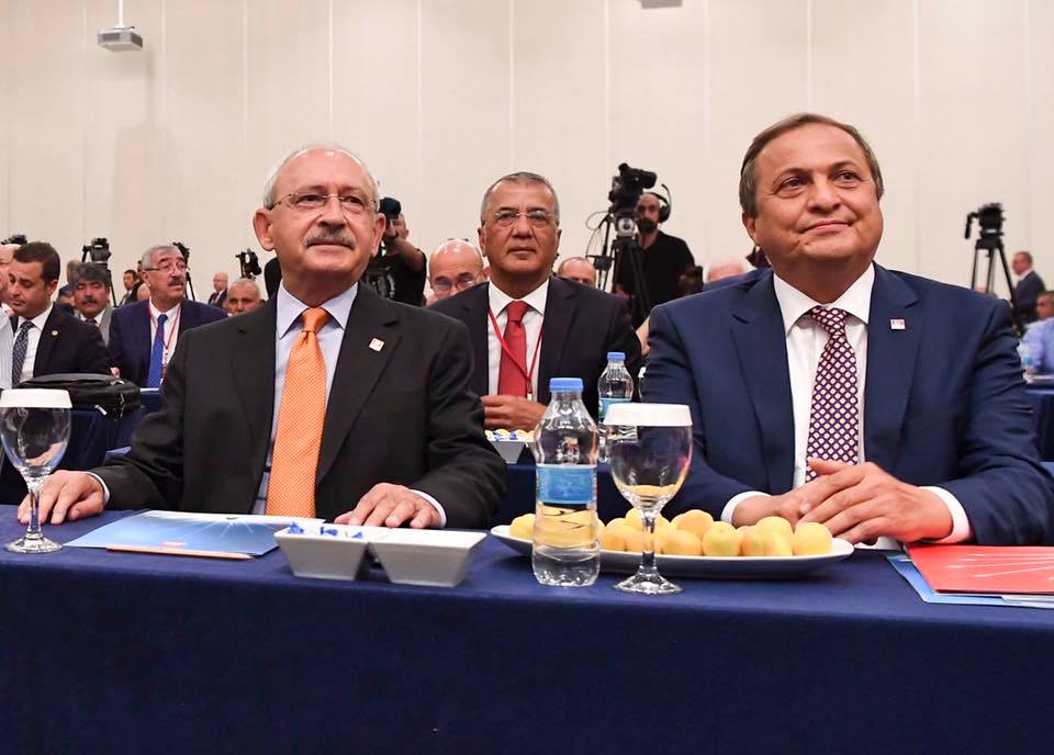 Kılıçdaroglu belediye başkanlarını topladı