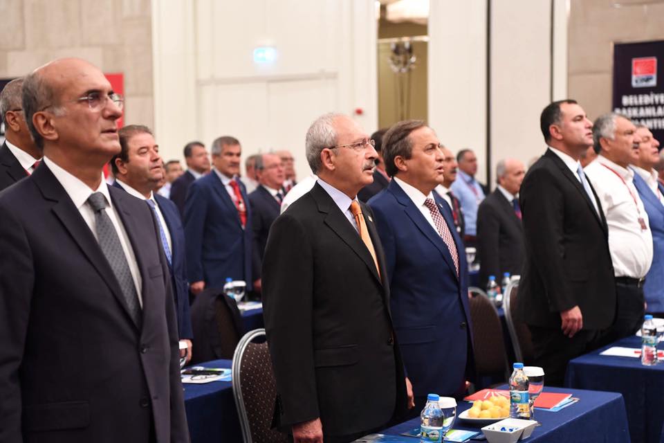 Kılıçdaroglu belediye başkanlarını topladı