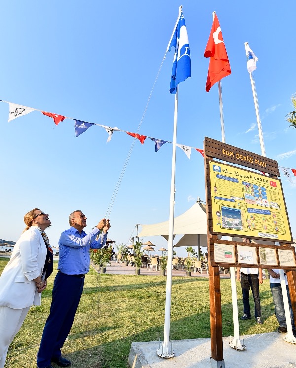İzmir Körfezi'ne ilk Mavi Bayrak