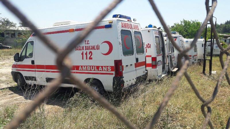Bayır çürümeye terk edilen ambulansları sordu