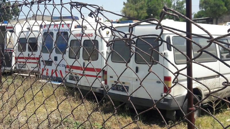 Bayır çürümeye terk edilen ambulansları sordu