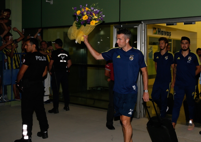 Fenerbahçe'ye İzmir'de coşkulu karşılama