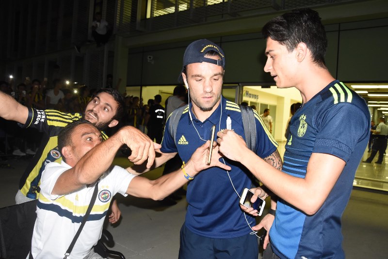 Fenerbahçe'ye İzmir'de coşkulu karşılama