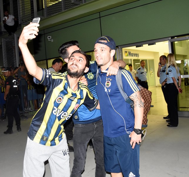 Fenerbahçe'ye İzmir'de coşkulu karşılama