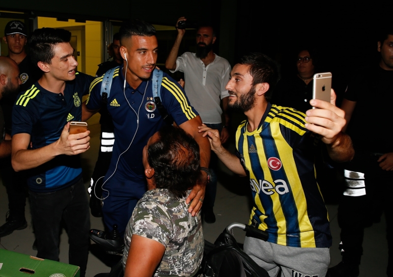 Fenerbahçe'ye İzmir'de coşkulu karşılama