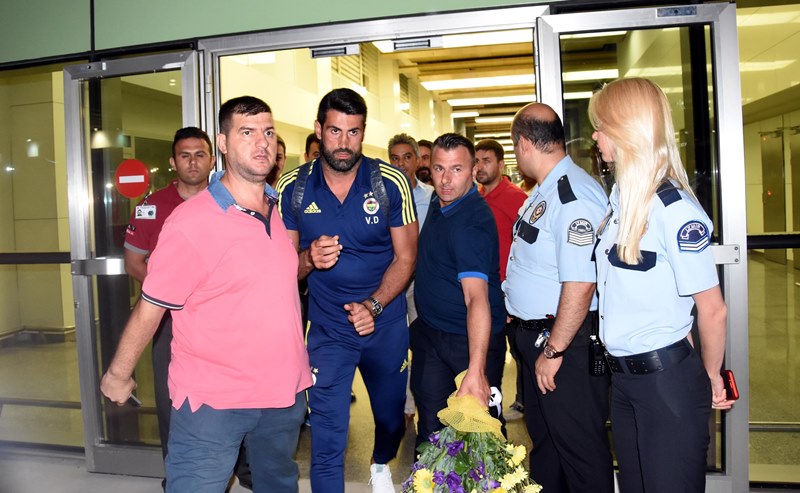Fenerbahçe'ye İzmir'de coşkulu karşılama