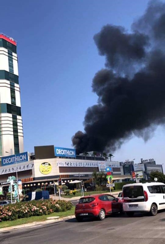 Ege Park'ta korkutan yangın