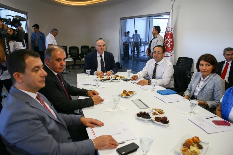 Bilim Sanayi ve Teknoloji Bakanı Özlü, İzmir'de