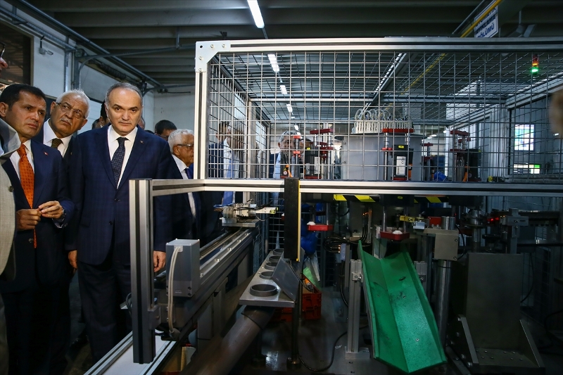 Bilim Sanayi ve Teknoloji Bakanı Özlü, İzmir'de