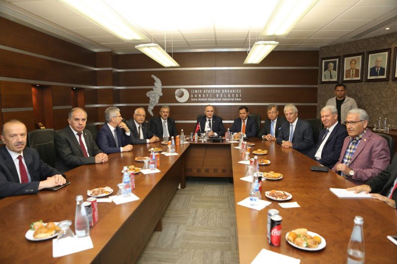Bilim Sanayi ve Teknoloji Bakanı Özlü, İzmir'de