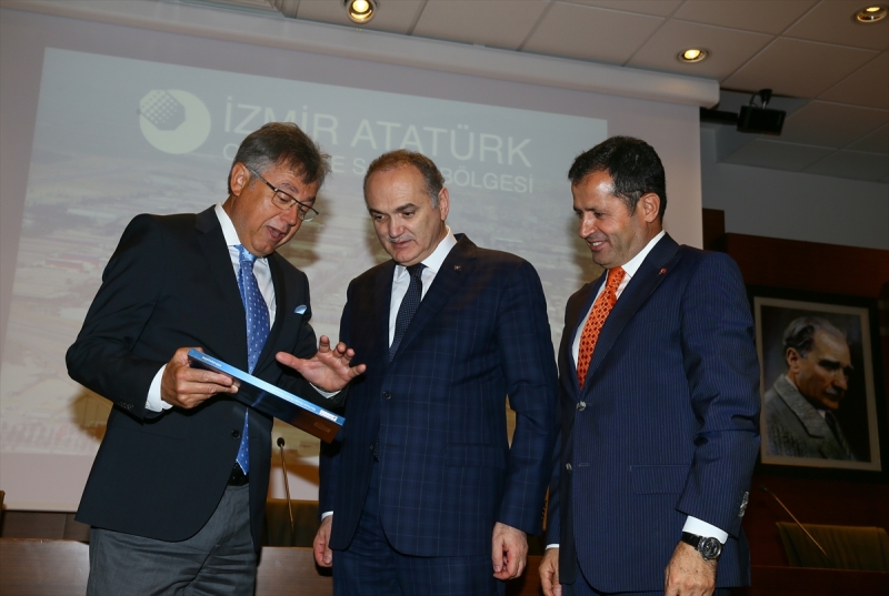 Bilim Sanayi ve Teknoloji Bakanı Özlü, İzmir'de