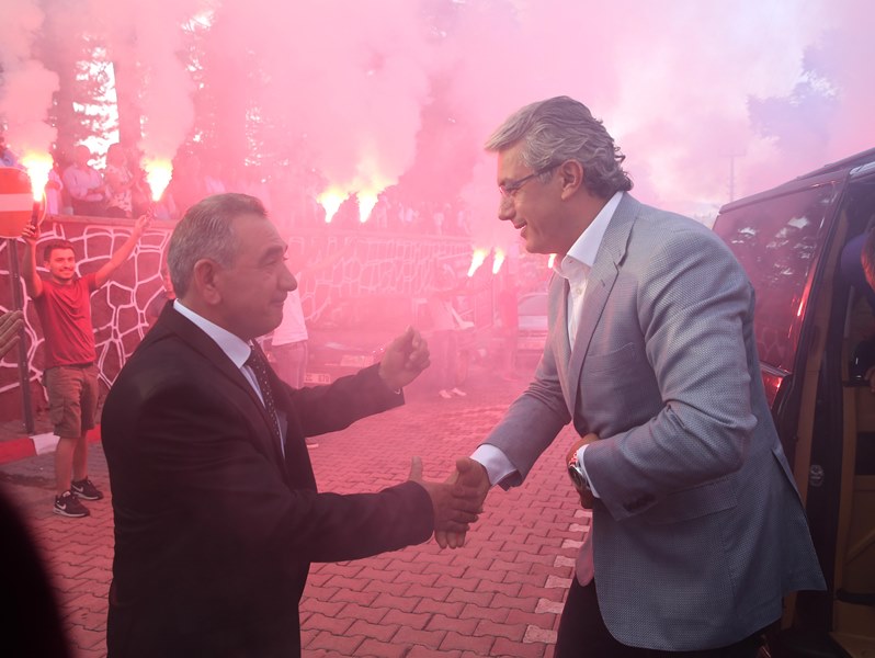 Yarım asırlık rüya gerçek oldu: 'Karşıyaka' ismi verildi