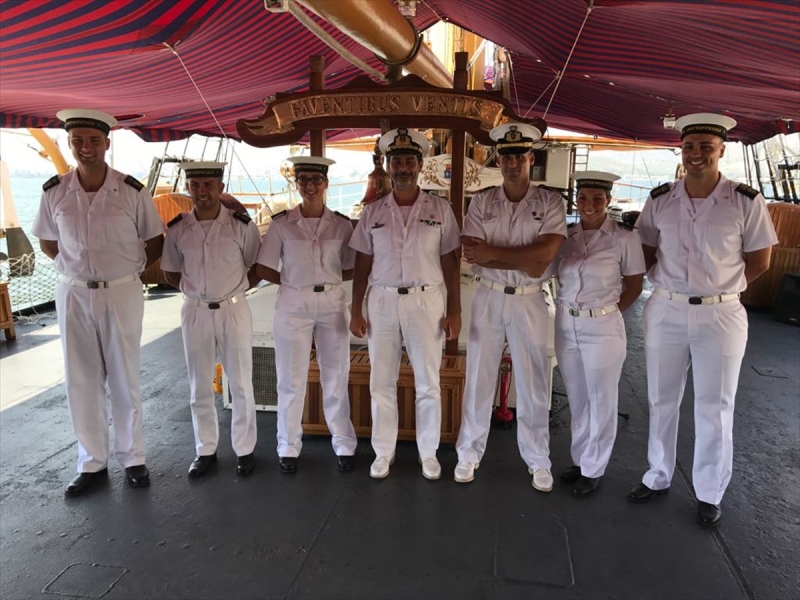 Tarihi gemi İzmir Limanı'na demirledi