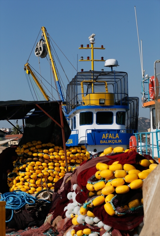 Balıkçılar halat çözmek için gün sayıyor