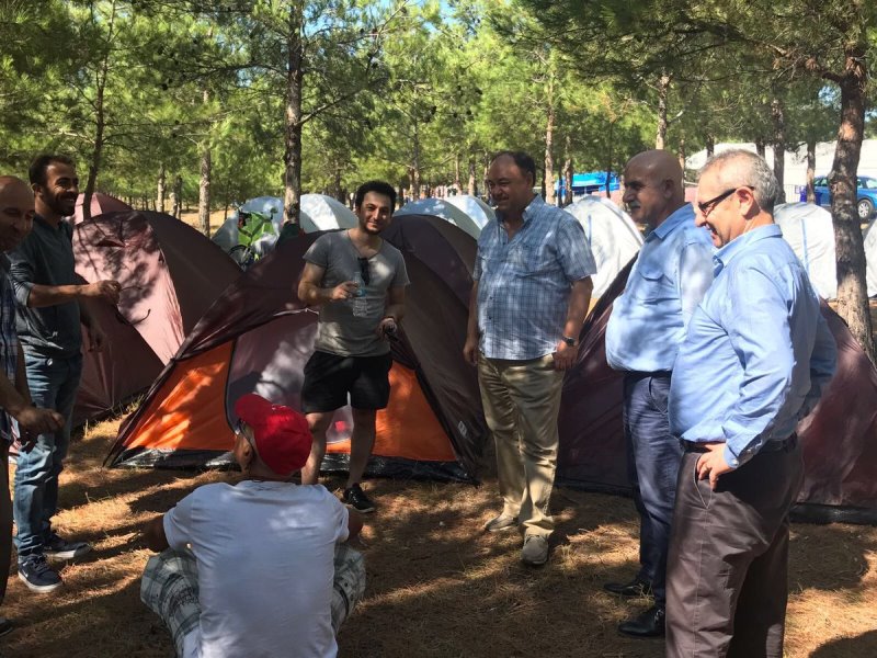Kurultay alanında 'atletli' başkan