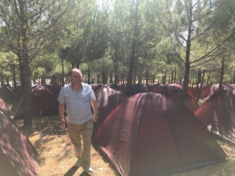 Kurultay alanında 'atletli' başkan