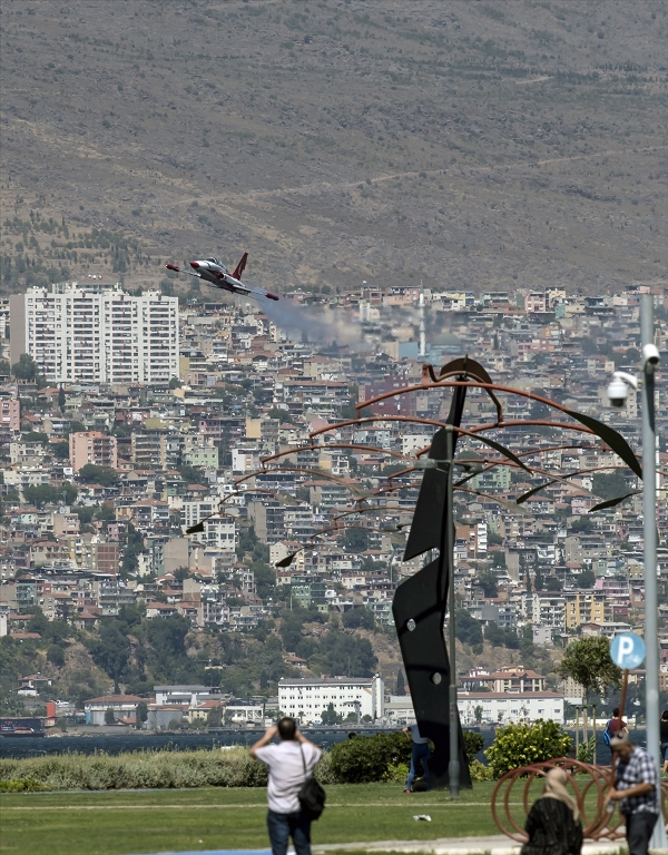 'Türk Yıldızları' İzmir semalarında