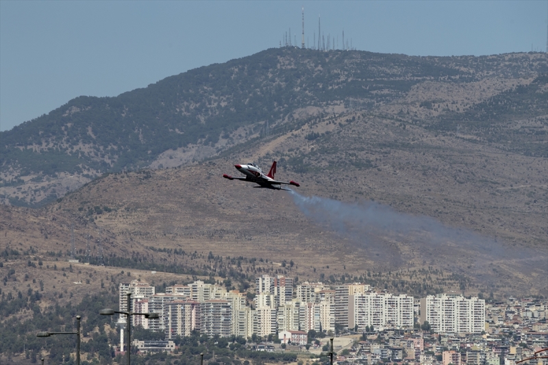 'Türk Yıldızları' İzmir semalarında