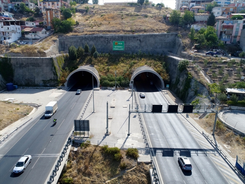 İzmir'deki tüneller ulaşımı rahatlatıyor