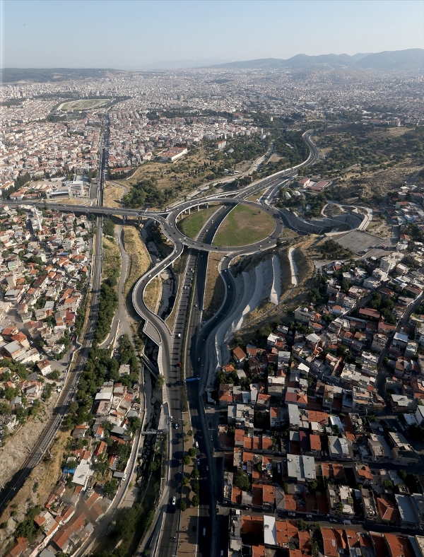 İzmir'deki tüneller ulaşımı rahatlatıyor