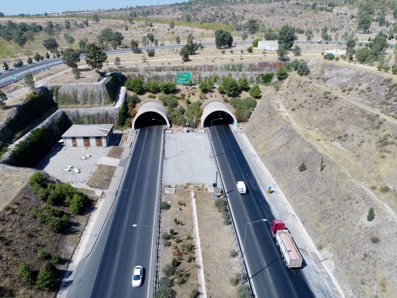 İzmir'deki tüneller ulaşımı rahatlatıyor