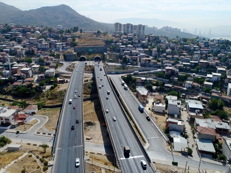 İzmir'deki tüneller ulaşımı rahatlatıyor