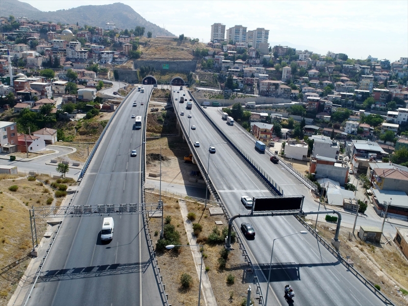 İzmir'deki tüneller ulaşımı rahatlatıyor