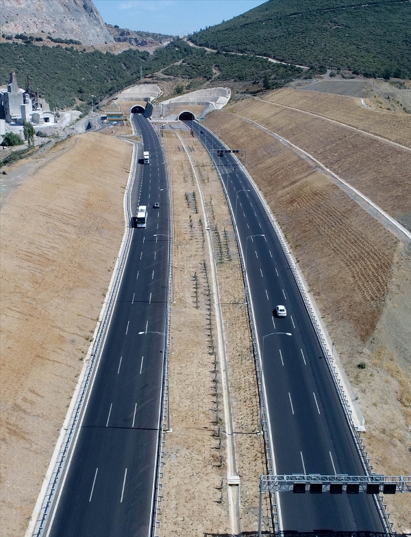 İzmir'deki tüneller ulaşımı rahatlatıyor