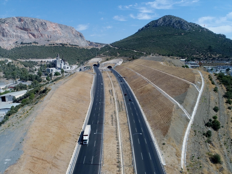 İzmir'deki tüneller ulaşımı rahatlatıyor