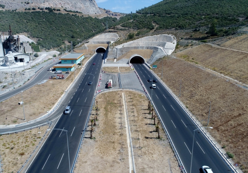 İzmir'deki tüneller ulaşımı rahatlatıyor