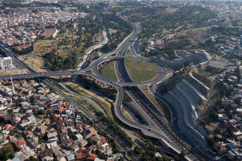 İzmir'deki tüneller ulaşımı rahatlatıyor