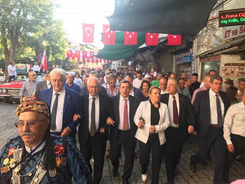 İzmirliler zafere yürüdü
