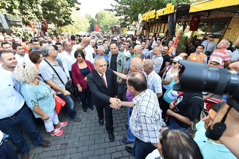 İzmirliler zafere yürüdü